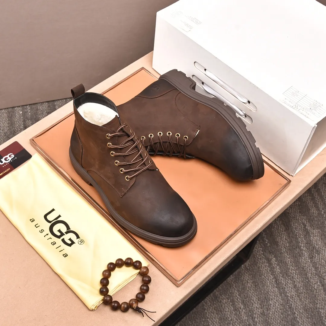 Men's shoes 💰640 (full genuine wool lining, 10% off for fake ones) Please pay attention to the quality of the original item and compare the thickness of the wool 🏮🏮 Popular UGG men's shoes from Australia's warm luxury brand, the official website is synchronized, Beckham men's style..., made of imported first-layer waxed cowhide, waxed toe cap, Australian real wool velvet lining Carefully sewn...Imported rubber Martin boots outsole (comfortable, soft and wear-resistant). I really like the quality..Exquisite workmanship. You can't put it down at first sight. Size 39-44
